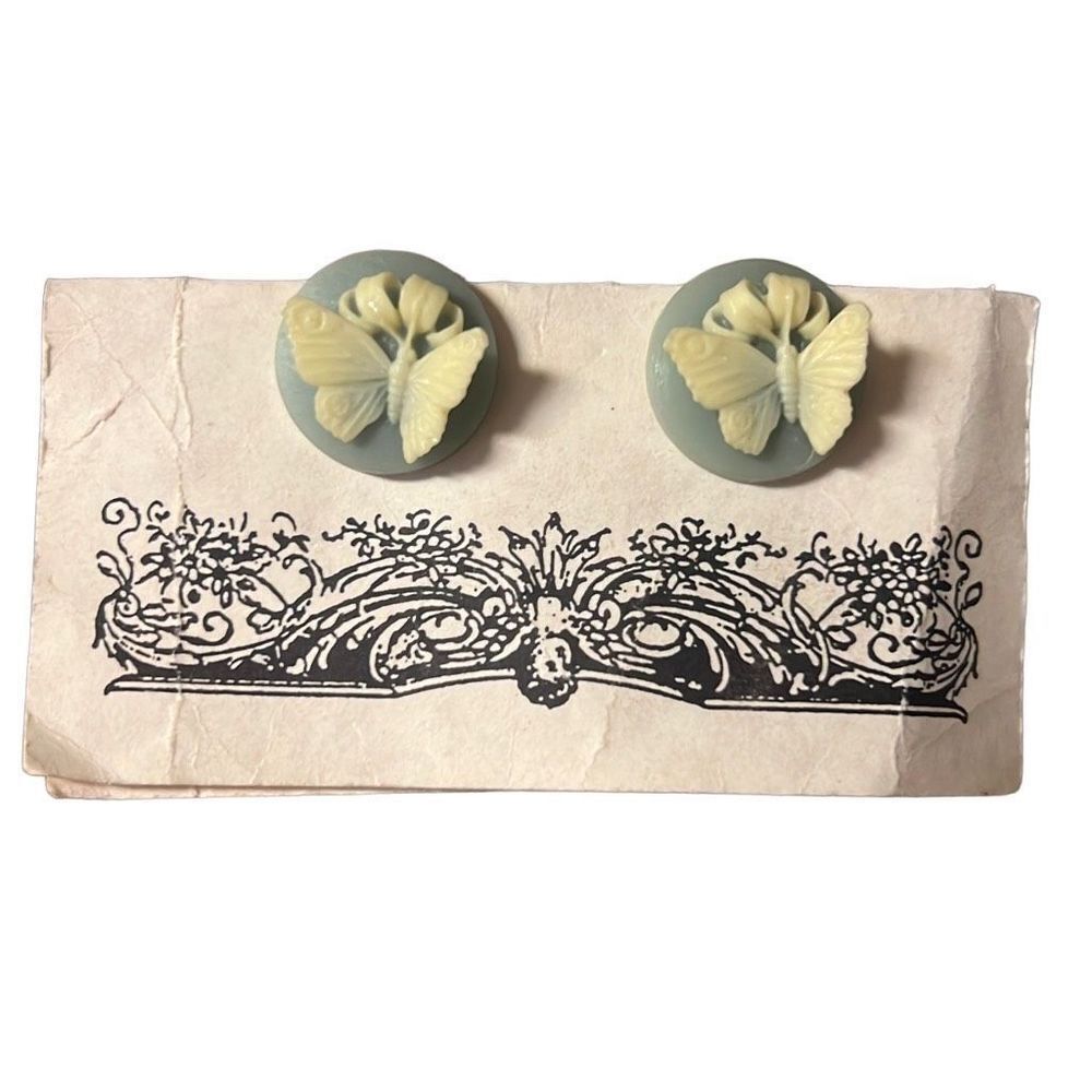 NWT 18mm German Resin Butterfly Cameo Earrings